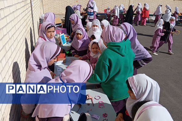 بازارچه دانش‌آموزی در دبستان شاهد شهید محمدرضا کشاورز 