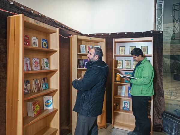 برپایی نمایشگاه کتاب در مجتمع طلای سفید بجنورد 