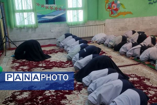 برگزاری مراسم به مناسبت ایام فاطمیه در دبستان راهیان نور ناحیه دو شهرری 