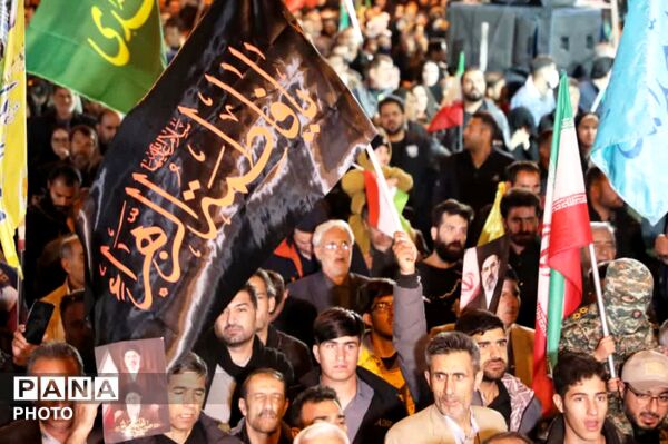 صحنه دیگری از عشق و ارادت ملت به رهبر در سومین شب سال جدید در شهرستان باشت