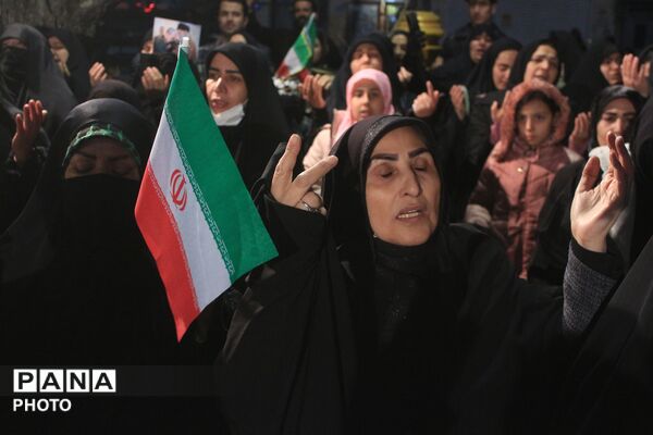 اجتماع مردم شور عاشورایی بهارستان در پی شهادت رهبر انقلاب