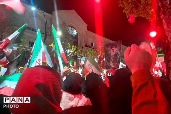حضور مردم‌ نسیم‌شهر در سی هفتمین تجمع شبانه میدان‌ هفت‌تیر