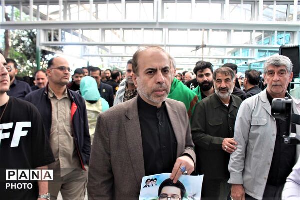 آیین تشییع پیکر دانش‌آموز شهید «سید محمد حسینی مقدم»
