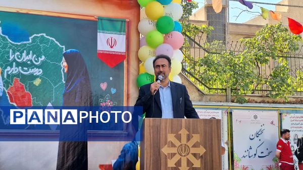 آیین متمرکز استانی جشن عاطفه‌ها‌ در دبیرستان فرزانگان یک ناحیه یک کرج 