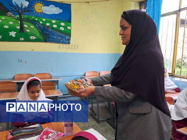 جشن میلاد حضرت زینب(س) در دبستان شهید احمدپور قائمشهر