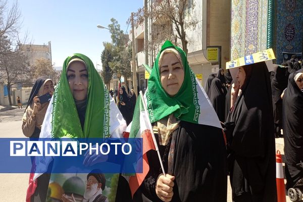 اقامه آخرین نماز جمعه ماه مبارک رمضان با حضور چشمگیر مردم یاسوج