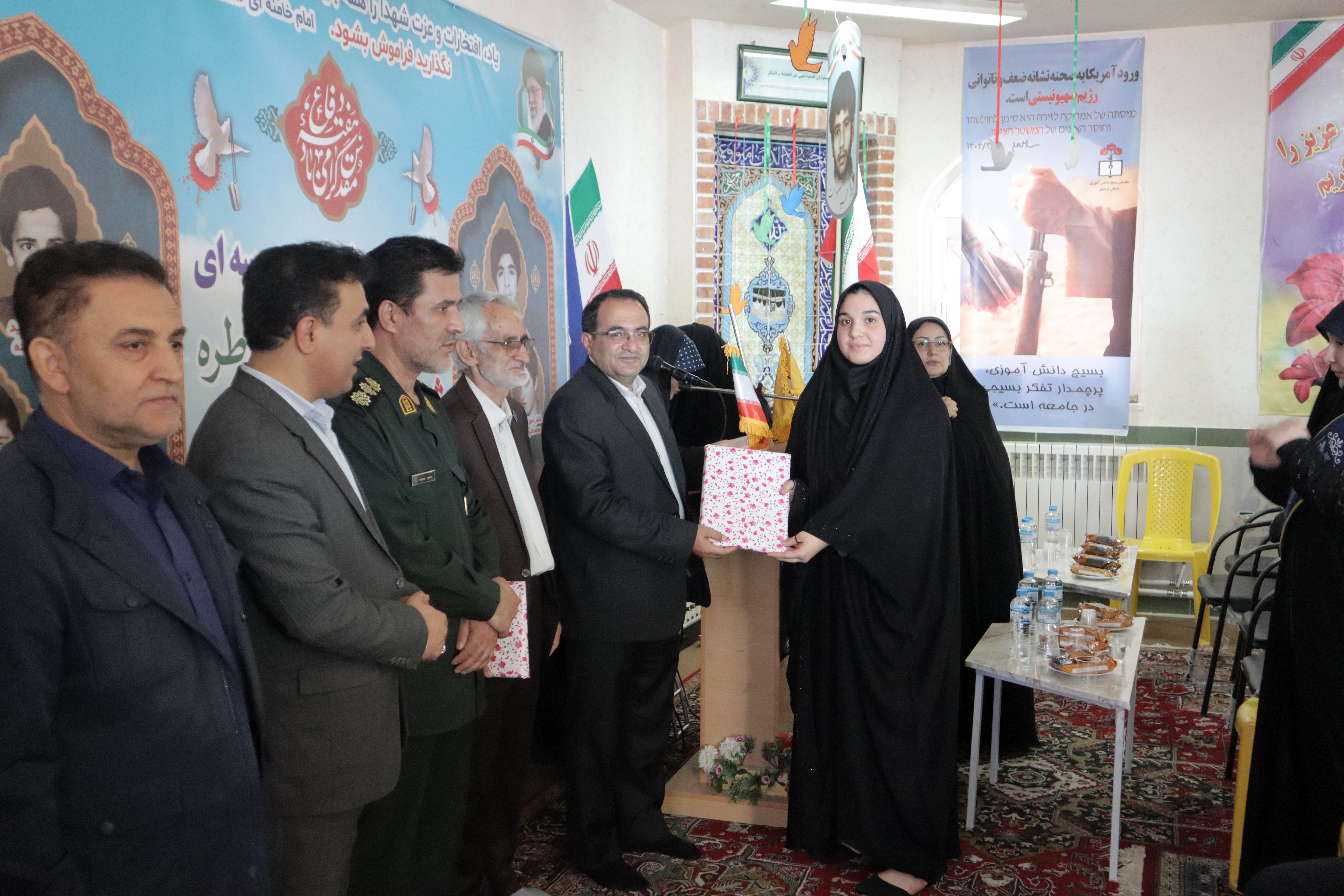 ترویج فرهنگ ایثار و شهادت برای نسل امروزی یک امر ضروری است