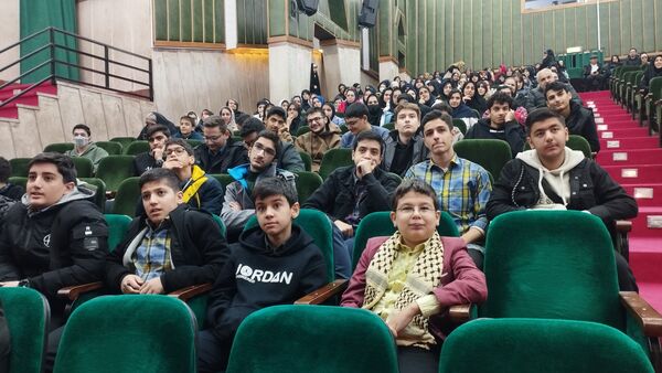 آیین تجلیل از دانش‌آموزان منتخب مسابقات قرآنی و فرهنگی 