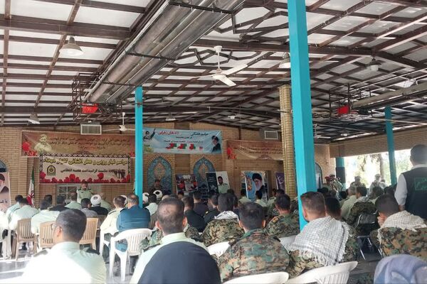 آیین گلباران قبور شهدا در آخرین روز هفته انتظامی