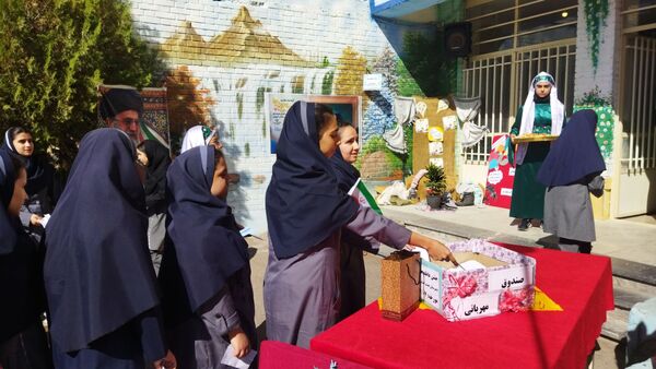 جشن عاطفه‌ها در مدارس اسکو