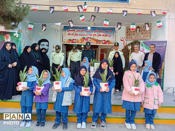 دبستان شاهد شهید عامل میزبان جمعی از نیروهای انتظامی به مناسبت هفته نیرو انتظامی