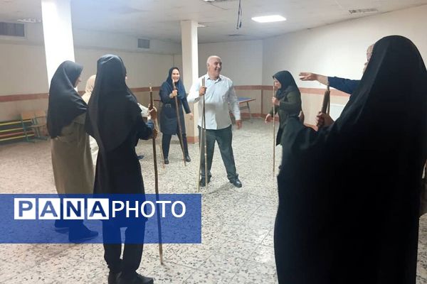 برگزاری دوره‌های توانمند سازی در دبستان ۱۸ دی ناحیه دو شهرری با حضور مدرس سازمان دانش‌آموزی 