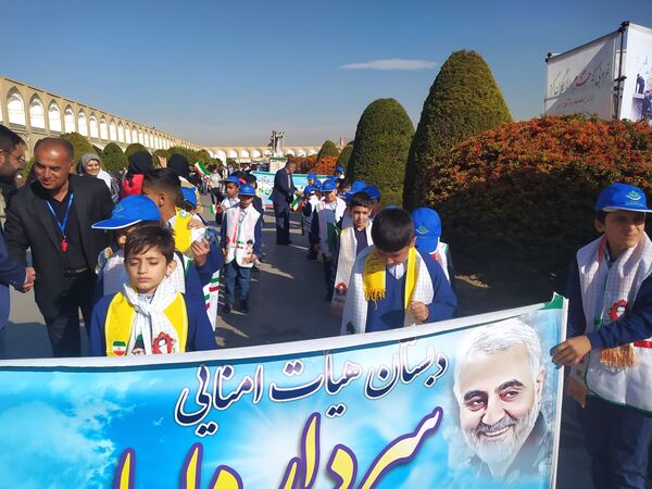 حضور پرشور مردم اصفهان در راهپیمایی روز 13 آبان