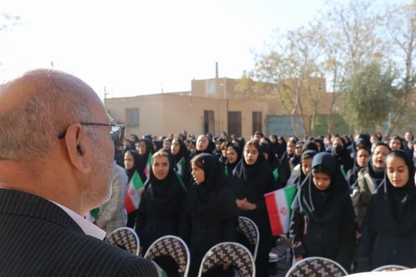 مراسم زنگ پدافند غیرعامل در مدرسه ام هانی ناحیه 2 یزد 