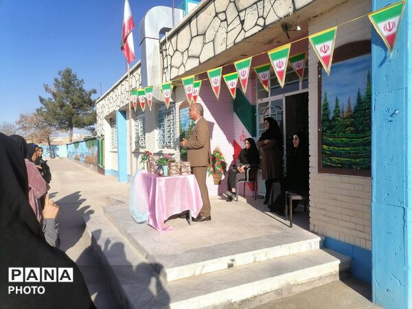 تجلیل از دانش آموزان برتر آموزشی دبیرستان حاج مهدی روحانی خلیل آباد
