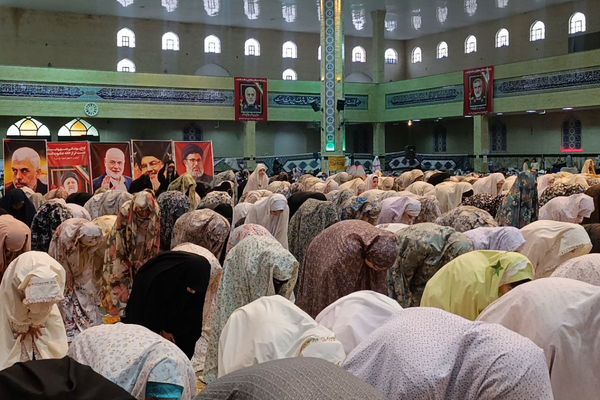 آغاز آیین معنوی اعتکاف در مصلای اسلامشهر با حضور گسترده نوجوانان