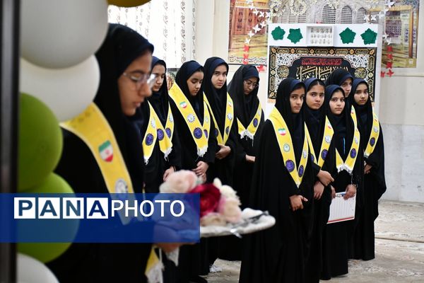 برپایی نمایشگاه آثار دانش‌آموزی در مدرسه متوسطه اول نمونه دولتی امام رضا (ع) فیض‌آباد