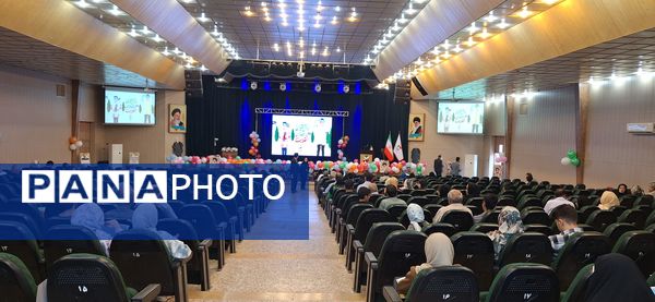 تجلیل از رتبه‌های برتر علمی فرزندان 