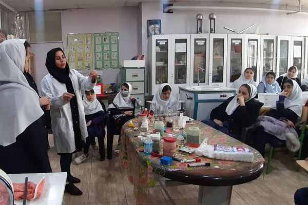 اردوی علمی پژوهشی دانش‌آموزان دبستان هجده دی ناحیه2 شهرری در پژوهش‌سرای بصیرت 