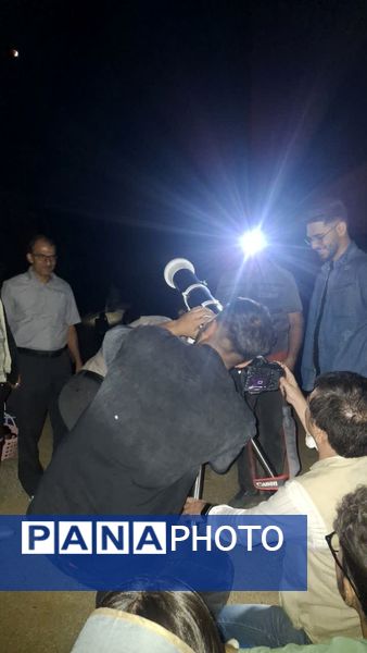 ماه در نقاب سایه زمین 