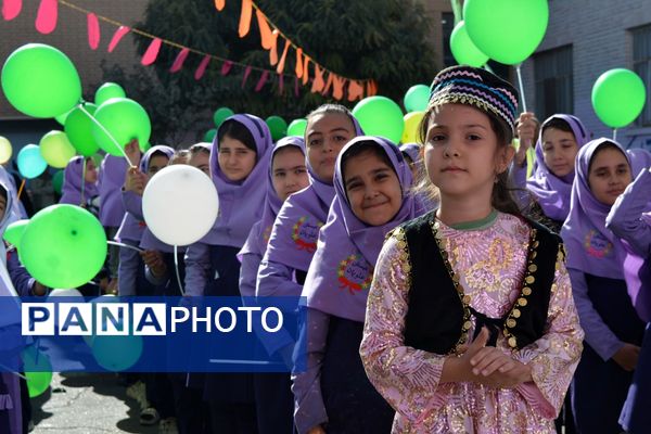 جشن میلاد حضرت زینب(س) با حضور مادران پرستار در دبستان علویان بهارستان‌دو