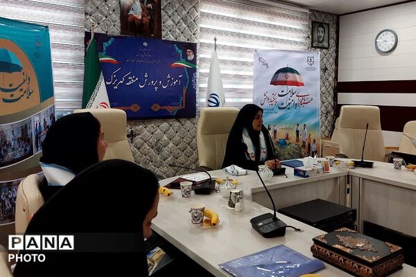 تقدیر از مراقبین و سفیران سلامت در اداره آموزش و پرورش کهریزک