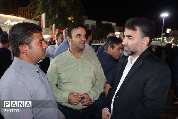 برپایی میز خدمت در میدان امام خمینی(ره) ورامین