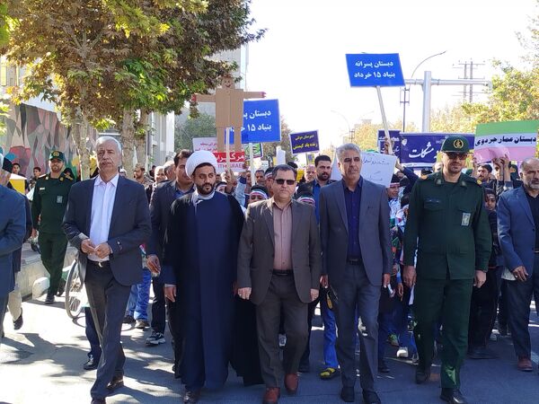 مردم کاشمر با گام‌های استوار در مسیر آرمان‌های انقلاب گام برداشتند 
