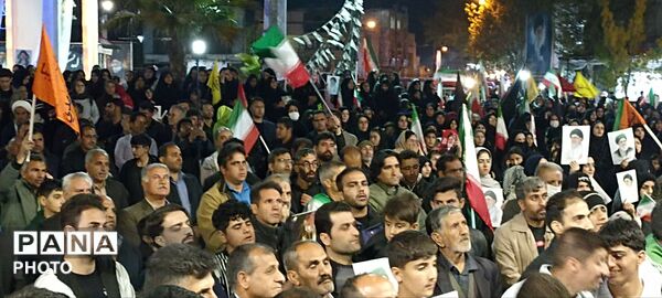 حضور مردم شهرستان کوهدشت در شب چهل و سوم از شهادت رهبر معظم انقلاب 