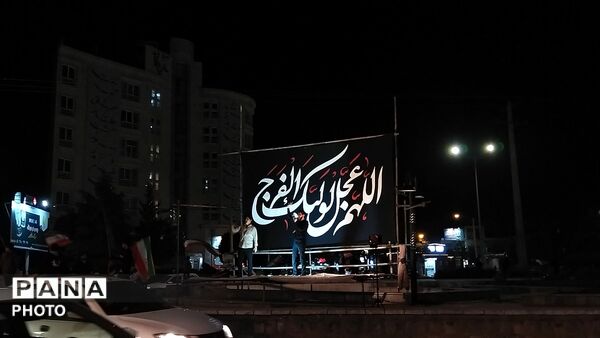 میدان ازادی هر شب میزبان وطن پرستان نیشابوری می شود 