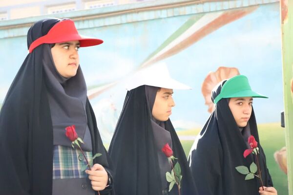 مراسم جشن ملی عاطفه‌ها در دبیرستان دخترانه شهید دکتر پاکنژاد یزد 