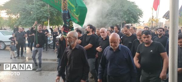 حرکت دسته‌های عزاداری در روستای فدافن همزمان با روز تاسوعای حسینی