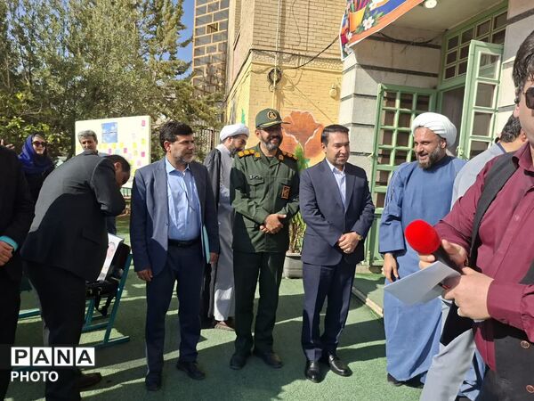 آیین بازگشایی مدارس و نواختن زنگ مهر و مقاومت در ناحیه دو شیراز
