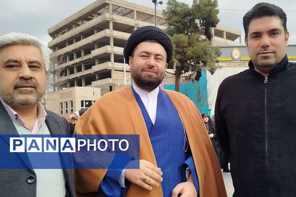 حضور اقشار مختلف مردم شهرری در راهپیمایی ۲۲ بهمن