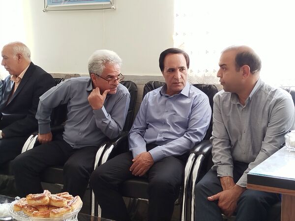 بازدید معاون پرورشی و تربیت بدنی آموزش و پرورش کاشمر از دبیرستان امام حسین (ع) 