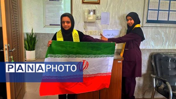 جلوه‌هایی از مراسم دهه فجر در دبیرستان دخترانه ابویی‌نژاد