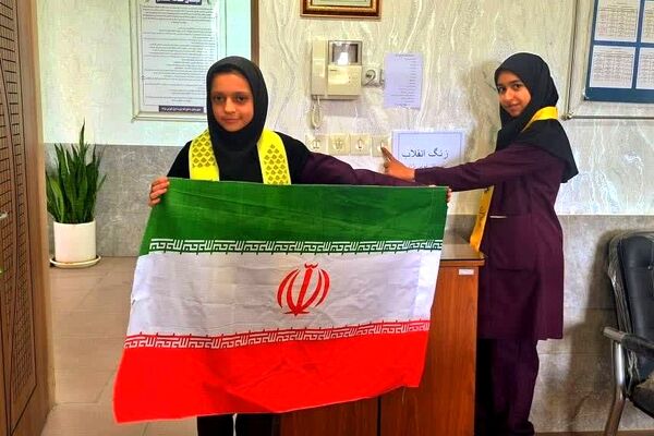 جلوه‌هایی از مراسم دهه فجر در دبیرستان دخترانه ابویی‌نژاد