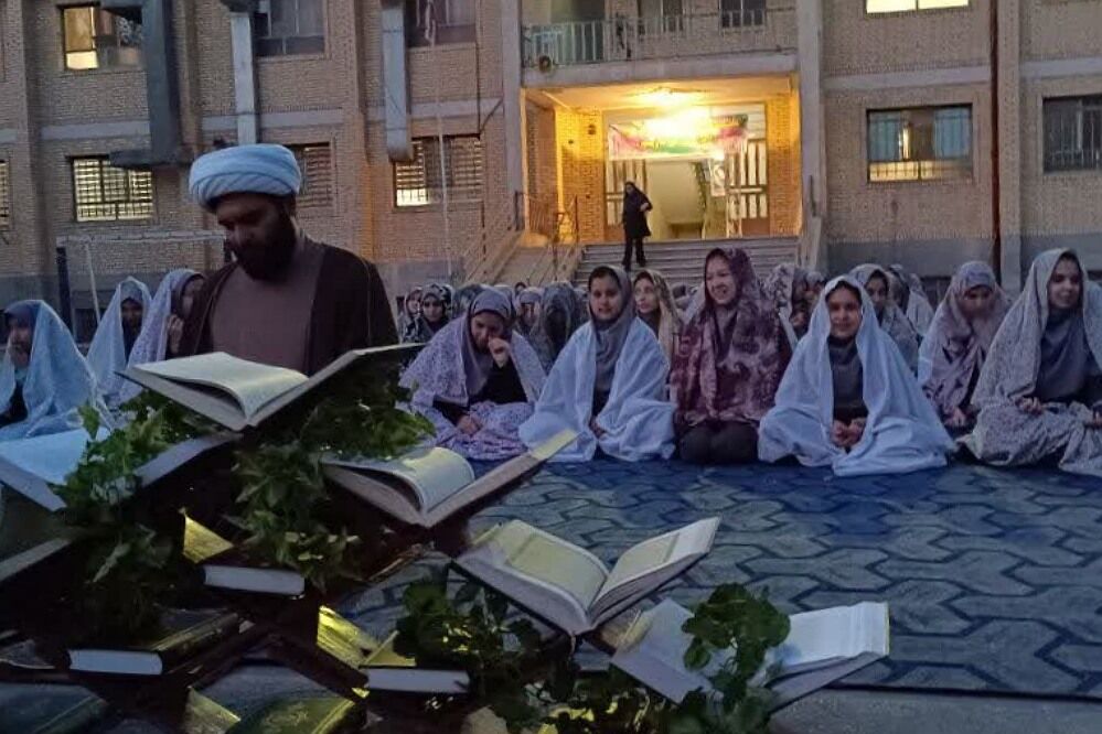 اردوی افطار تا سحر در دبیرستان دخترانه معرفت کهریزک 