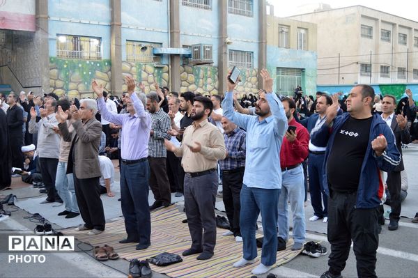 مراسم طلب آمرزش در روز عرفه، از زبان امام حسین «ع» در شهر فردوسیه 