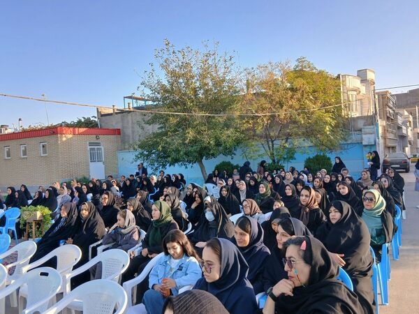  اولین مجمع انجمن اولیا و مربیان در دبیرستان فاطمیه