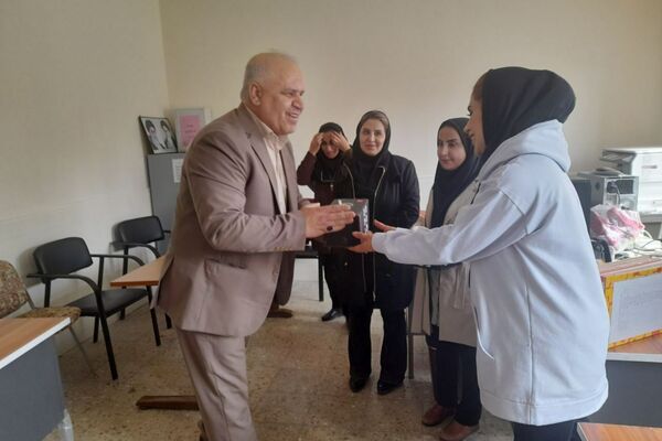 بازدید مدیر و کارشناسان سازمان دانش‌آموزی کردستان از مدارس سنندج