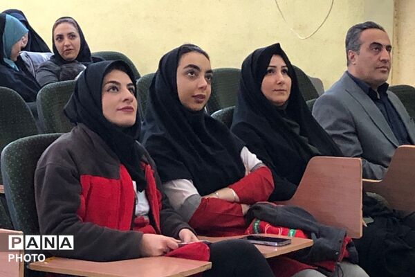 حضور آموزگاران پایه در برنامه‌های آموزشی سلامت و تندرستی(طرح شمیم) ناحیه دو شهرری 