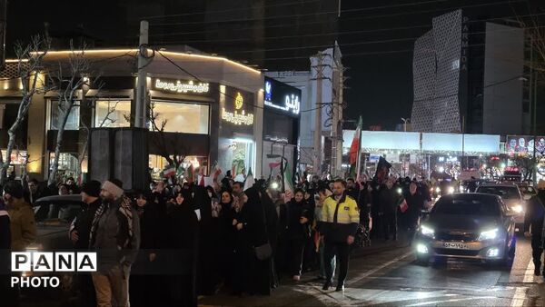 حضور پرشور مردم رجایی‌شهر کرج در به خوانخواهی رهبر شهید و بیعت با رهبر انقلاب