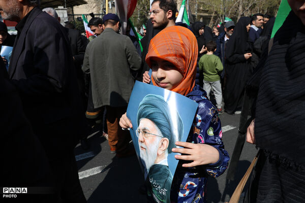 تشییع پیکر شهیدان لاریجانی، سلیمانی و شهدای ناوشکن دنا - 3
