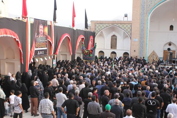 آیین مذهبی تعویض پرچم گنبد حرم مطهر حضرت سلطانعلی ابن امام محمد باقر(ع)