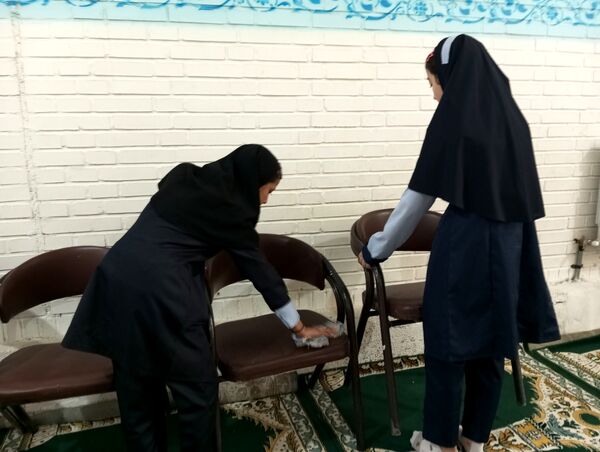 غبارروبی نمازخانه‌ دبستان ناهید نخودی نیشابور
