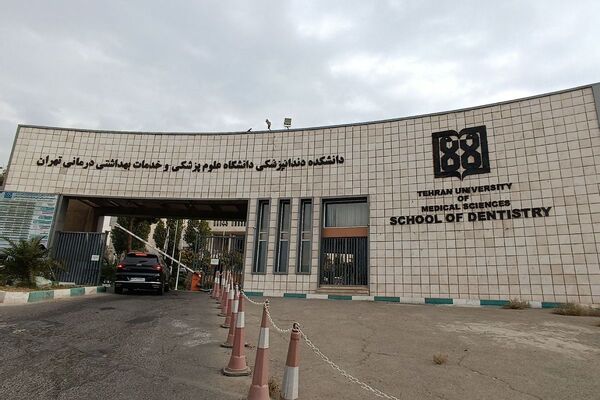 بازدید دانش‌آموزان دبیرستان شهدای علم‌ و فناوری بهارستان دو از دانشکده دندانپزشکی تهران 