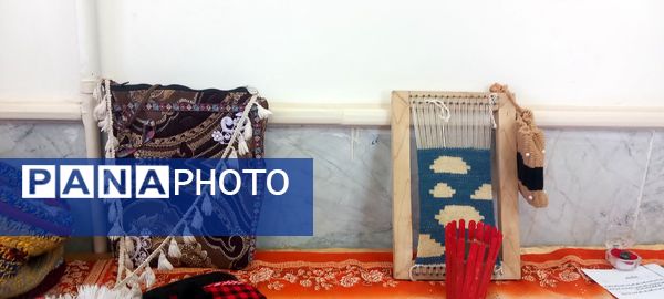 نمایشگاه دست‌سازه‌ها به‌مناسبت دهه فجر در شهر سپیددشت