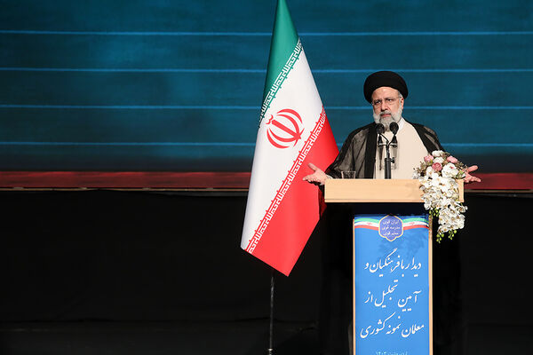تجلیل از معلمان نمونه کشوری با حضور رئیس جمهوری
