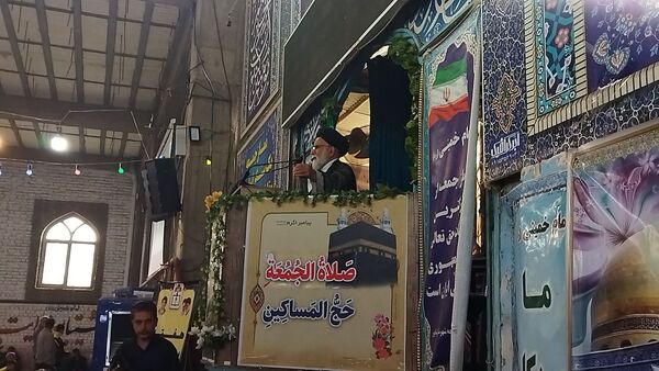 برگزاری نماز جمعه در آغاز هفته بسیج دانش آموزی با حضور دانش آموزان بسیجی نیشابور
